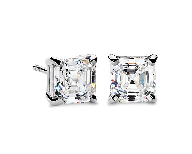 Four-Prong Earrings in 18k White Gold